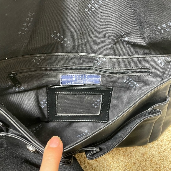 Crazy Horse by Liz Claiborne Genuine Leather Shoulder Bag. - Picture 5 of 14